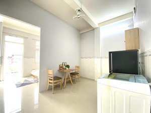 căn hộ 1pn+ ban công , giặt riêng, thang máy gần chợ tân định , cv lê văn tám