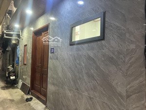 chỉ nhỉnh 3 tỷ có ngay nhà đẹp, dt 42m x mt 6.3m , vài bước ra ô tô tránh, tiện ích phố gia thụy