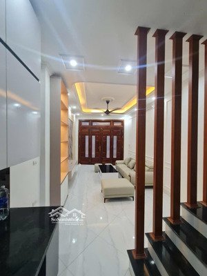 siêu phẩm mễ trì 43m², 5 tầng, ô tô đỗ cổng chỉ 8 tỷ!