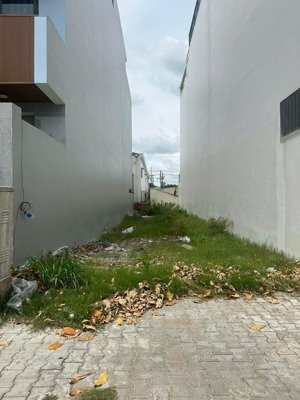 đất đang ngộp cần bán đường a1a, xã hựu thạnh, đức hòa, long an. 590tr/125m2. shr. gần trạm y tế