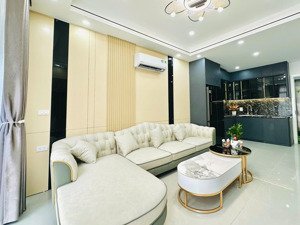 chính chủ bán căn nhà thạch bàn, ô tô, gần ngay phố.