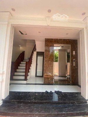 bán nhà thạch bàn, long biên 50m 6tầng thang máy ô tô cổng
