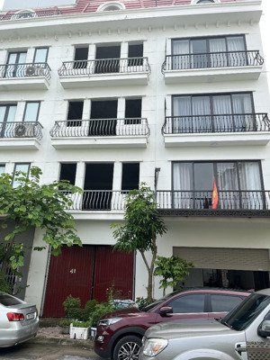 bán gấp liền kề phú lương dt 80m 5 tầng xây thô mt 5m giá tốt