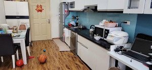 bán căn hộ tầng trung view thành phố toà hh4b