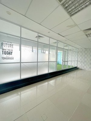 cho thuê văn phòng giá tốt đường sư vạn hạnh quận 10 , dt 90m2 giá thuê 22tr/tháng .lh 