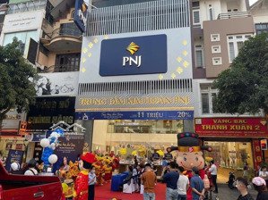 cho thuê mặt phố cầu giấy - mặt tiền khủng 8m - dt 70mm*3t- nhận diện thương hiệu