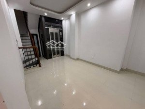 bán nhà đê la thành_nhà mới_thang máy_thoáng_32m2_7.8 tỷ