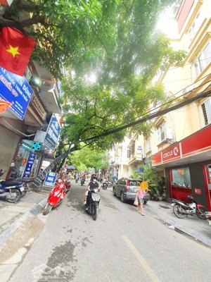 chính chủ bán nhà mặt phố hồng mai - bạch mai, vị trí cực đẹp vỉa hè rộng,kinh doanh 71m2 hơn 27 tỷ