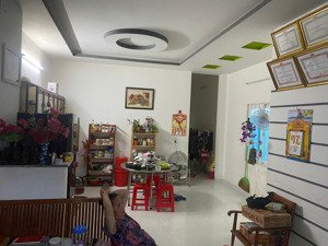 bán nhà 3 tầng hẻm ô tô cách đường lê hồng phong chỉ 100m, có bãi đậu ô tô cách đó vài bước chân.