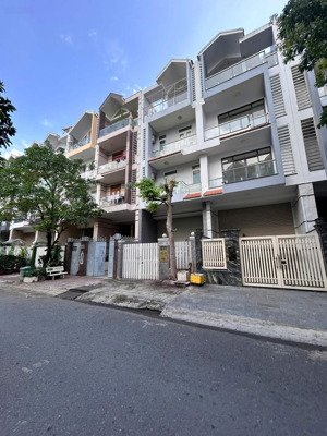 kẹt vốn cần bàn gấp nhà phố him lam q7 diện tích 5-20 giá 25 tỷ sổ hồng