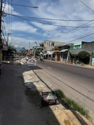 hiếp có khó gặp - mtkd sầm uất ql1a ngay chợ phú tài : dt 97.5m2 ngang 4.6m- trệt lầu - chỉ 2.7 tỷ