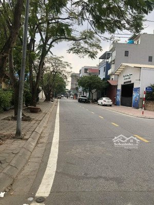 bán đất khu đấu giá cự khối, phân lô vỉa hè ô tô tránh, 215m2, mặt tiền 15m, giá nhỉnh 28 tỷ.