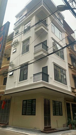 cho thuê nhà ngõ xuân thủy dt 50m x 5t, lô góc, ngõ ô tô