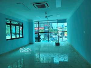 cho thuê căn góc 4 tầng mặt phố trần phú, hà đông, 65 triệu, 150m2- mở cửa hàng, ngân hàng, kd đỉnh