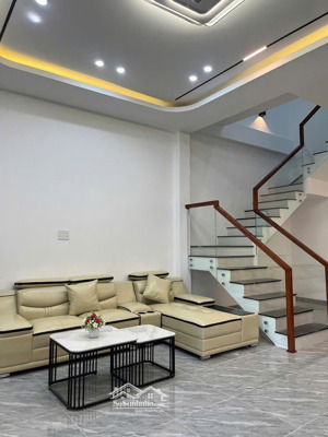 bán nhà lầu đúc thôn 4 diên phú giá chỉ 1 tỷ 990tr