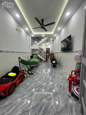 Nhà mới rất đẹp 1 lầu đường ô tô liên xã thị trấn tân hiệp gần chợ hóc môn