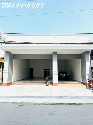 Chính chủ cần bán nhà mặt tiền Khu Phố Nhị Đồng 1, Tp. Dĩ An, DT 240m2, giá 22 tỷ