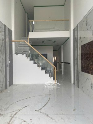 1 trệt 1 lầu ngay trục đường chính cầu bạch đằng