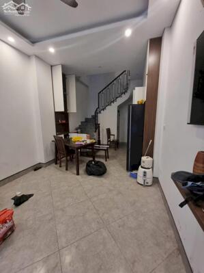 Cho thuê nhà riêng Ngọc Thụy, Long Biên, Dt 40m x 5 tầng + Vị trí: gần Trường Việt Pháp