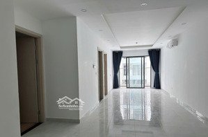 chị gái mình cần cho thuê căn 3 phòng ngủ nội thất cơ bản - giá 13.5 triệu, vào ở được luôn