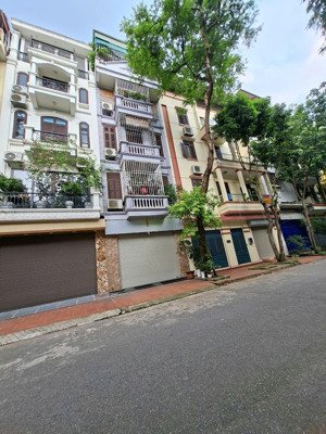 chuyển công tác bán gấp nhà kđt đại kim mặt tiền siêu rộng,80m2,kinh doanh,ôtô giá 21 tỷ