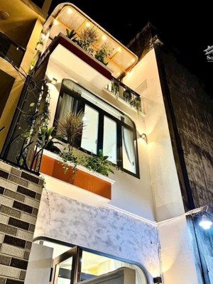 nhà đẹp nguyên hồng, gò vấp - 3 tầng btct - nở hậu - chỉ hơn 5 tỷ