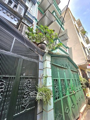 lạc long quân - trung tâm tây hồ - vài bước tới hồ tây - diện tích rộng - phù hợp xây căn hộ cho t