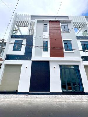 Nhà 1 trệt 2 lầu mặt tiền lộ nhựa đầu hẻm 235 Đồng Văn Cống