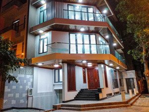 góc 2 mặt tiền -nhà mới có thang máy số 23 nguyễn văn mai q3