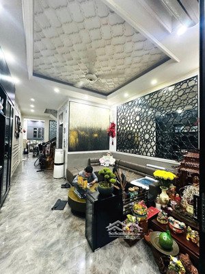 nhà tôi ở phố kim ngưu cần bán 55m2,mt 4.6m 5 tầng có thang máy .