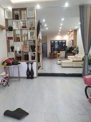 cần bàn nhà 3,5 tầng view công view trường kđt sinh thái nam hòa xuân-gần sông gần minh mạng-giá rẻ