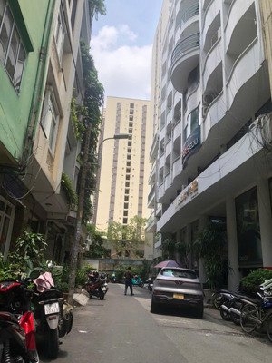 chính chủ cần bán nhà 03 tầng vị trí vàng trung tâm quận 10