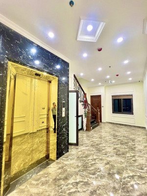 đội cấn, ba đình - 8 tầng - thang máy - nhà đẹp ở ngay - giá hợp lí