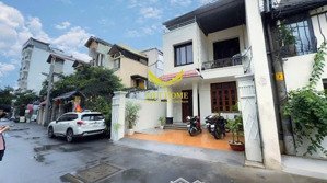 cho thuê villa 23a đường quốc hương phường thảo điền quận 2