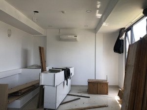 cho thuê studio 35m2 ban công nội thất đầy đủ máy giặt riêng ngay cầu sài gòn, metro, trần não