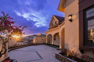 bán villa sân vườn - kiến trúc đồng quê pháp cao cấp 300m² - 16 tỷ.