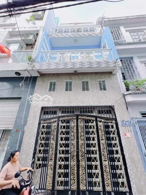 nhà nguyễn khoái q4- hẻm 4m- 32m2 - 3 lầu đúc - ko qh- giá 5 tỷ nhỉnh