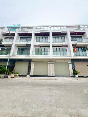 cần bán nhà 4 tầng hoàn thiện mới tinh tại him lam hùng vương hồng bàng giá gốc. lh 