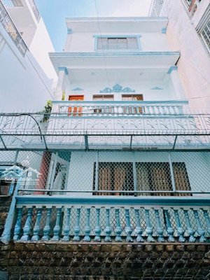 bán nhà phố cổ điển 5 phòng-xe hơi ngủ trong nhà trung tâm hoàng diệu -quận 4