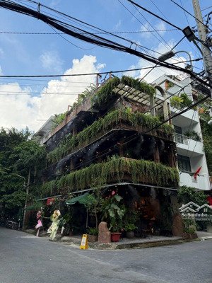 bán gấp nhà góc 2 mt đường năm châu, dt 4x15m,4 tầng , đang kinh doanh quán cf.