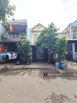 bán nhà 1 trệt 1 lầu có sân ô tô, 2 phòng ngủ, gần vincom 550 2km, p.tân đông hiệp, tp.dĩ an