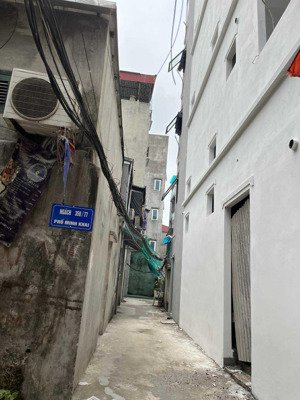 nội dung: nhà mới xây, diện tích 34,8m², 4 tầng, sạch sẽ, có thang máy và vệ sinhtừng tầng