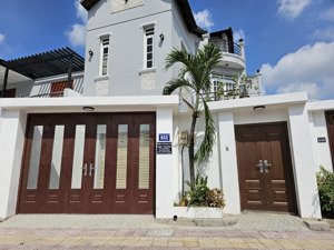 cho thuê nhà nguyên căn & sân sau cực rộng q.bình tân.