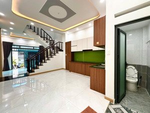 nhà 52m2 shr 2 tầng btct kiên cố, hẻm oto 4chỗ thông, giáp khu bàn cờ tx25 có uỷ ban, 5p về g vấp