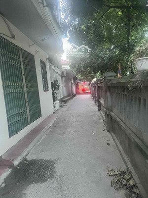 chỉ có 2,75 tỷ. dt32m2-2,5tầng
siêu phẩn# vũ hựu cho cặp vk ck trẻ hoặc tc hạn hẹp. gần khu