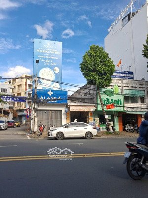 cho thuê nhà căn góc mặt tiền trần hưng đạo, gần ngã ba trần hưng đạo