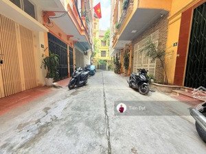 bán nhà hoa hậu phạm tuấn tài phân lô ô tô tránh ô tô vào nhà đỗ cửa 24/7 an ninh tốt nhà dân xây.