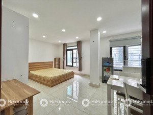 phòng studio cửa sổ lớn siêu thoáng ngay lăng cha cả công viên hoàng văn thụ