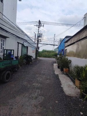 cực hiếm 30tr/m2 -đất nhà bè -180m2 full thổ cư hẻm xe tải-ko quy hoạch -xây dựng tự do di