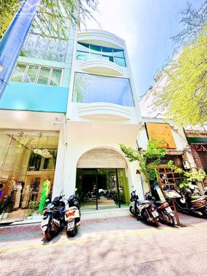 cho thuê nhà mặt tiền 83a lý tự trọng _ đoạn gần thủ khoa huân và chợ bến thành quận 1